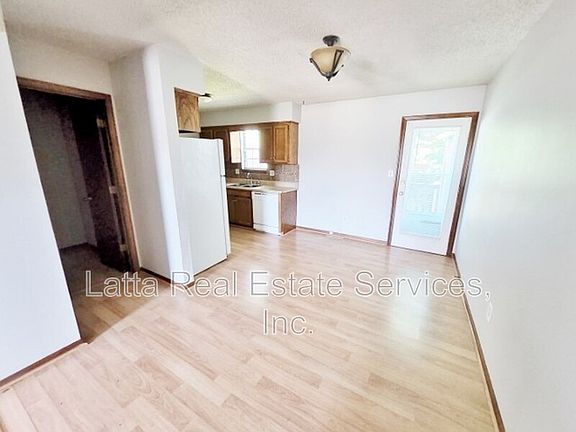 5th image of 410 NW 3rd St