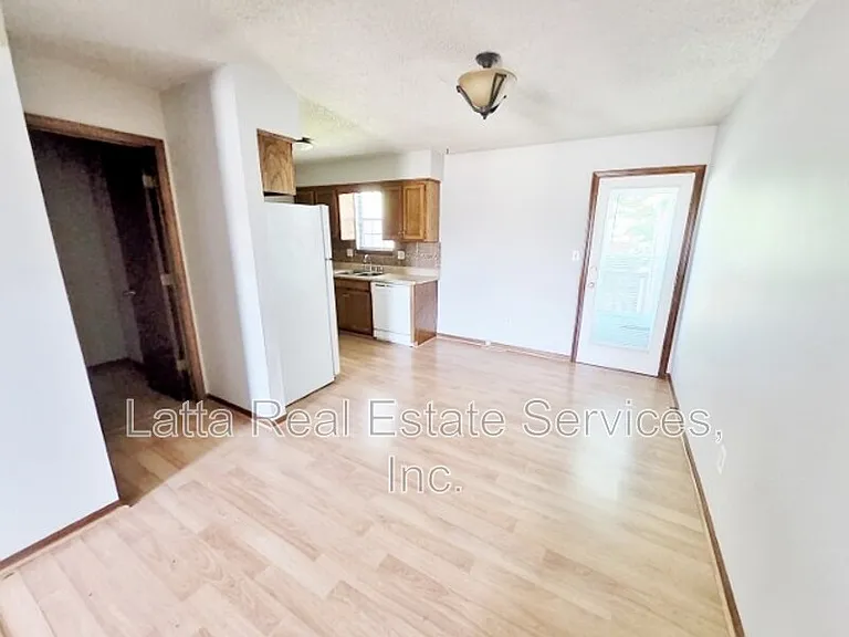 410 NW 3rd St — Photo 5