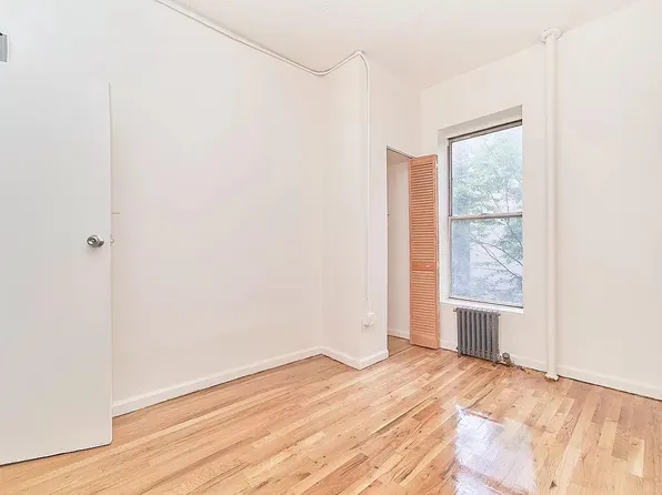 581 East 137th Street image 4 of 11