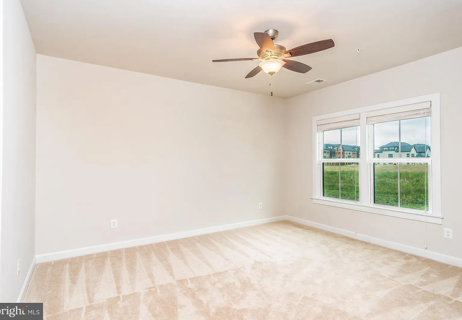 5 bed, 4.5 bath, 3718 sqft, $4,550 — Photo 4