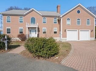 18 Longwood Dr, Swampscott, MA 01907
