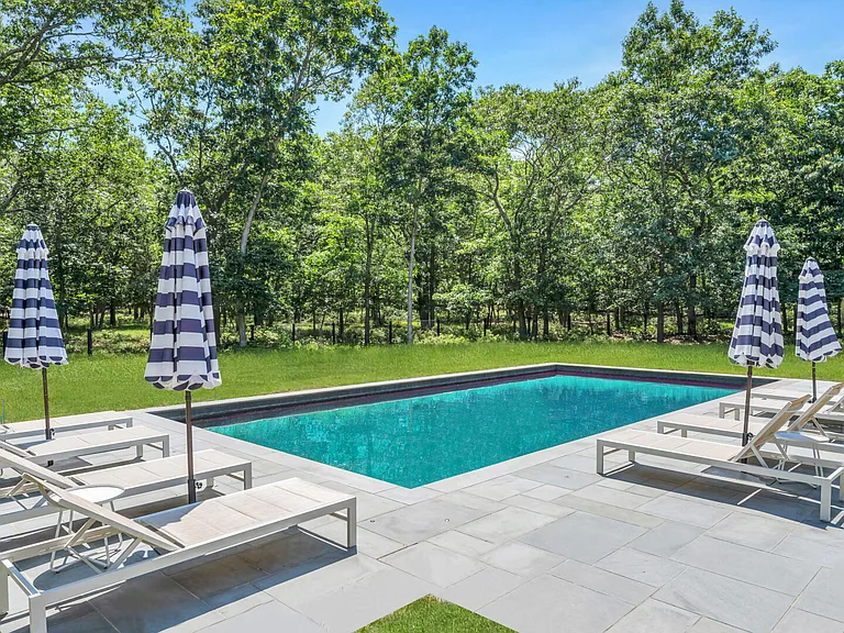 8 Wildflower Ln — Photo 2