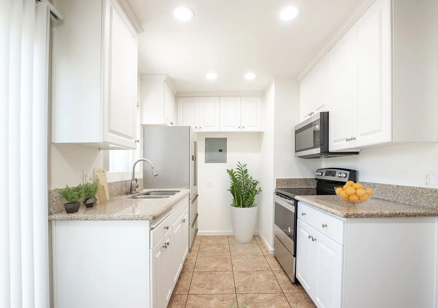 Diamond Crest Apartments — Photo 2