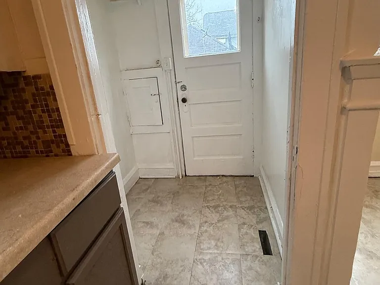 2113 N Taylor Rd — Photo 15