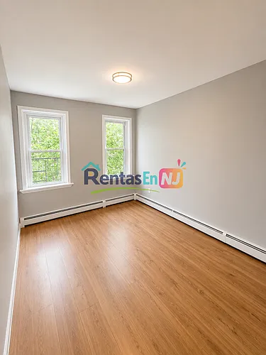 331 E Jersey St Photo 1