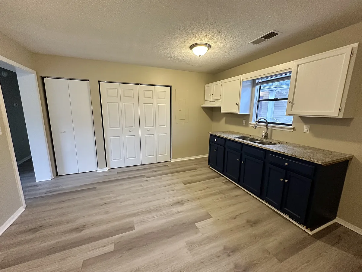 Building Photo - 1920 15th Way SW