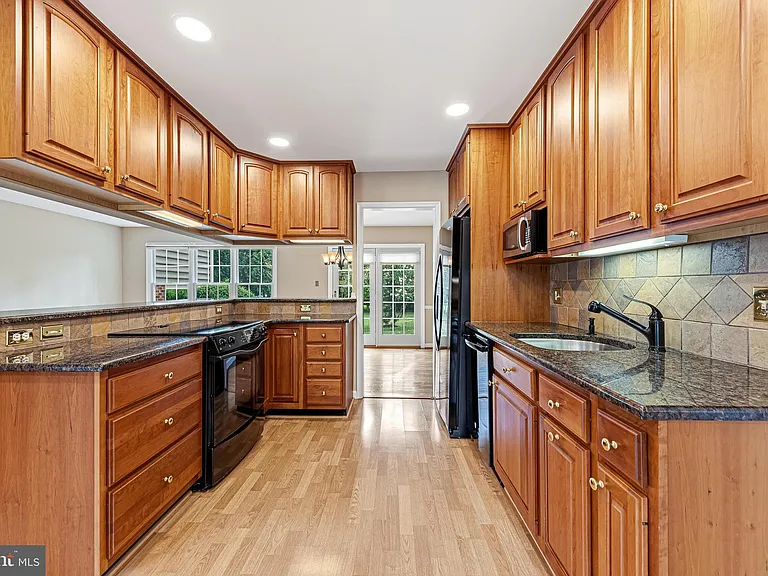 1432 Filene Ct — Photo 12