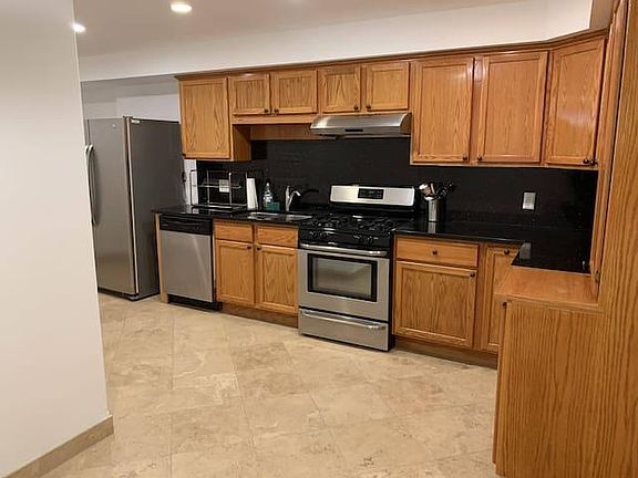 3rd image of 71 E Bellevue Pl #Basement
