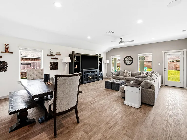 10207 Alpine Lake Ln — Photo 6