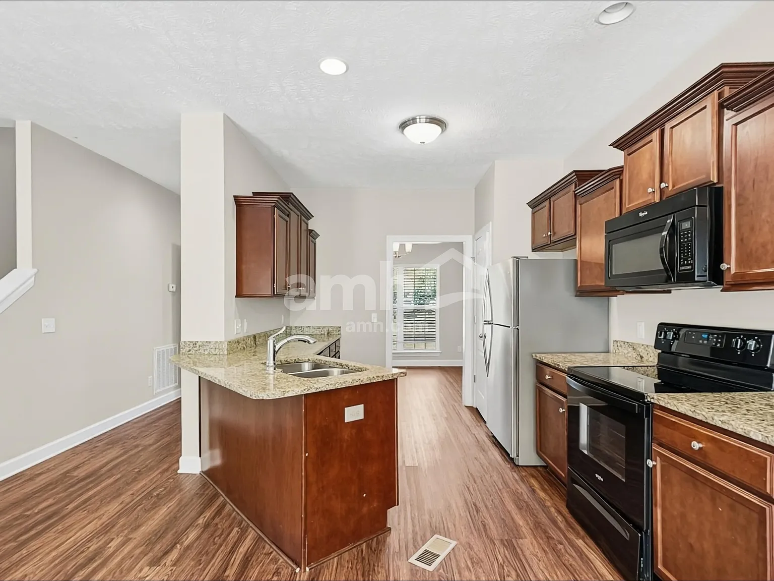 4 bed, 2.5 bath, 2210 sqft, $2,455 — Photo 4