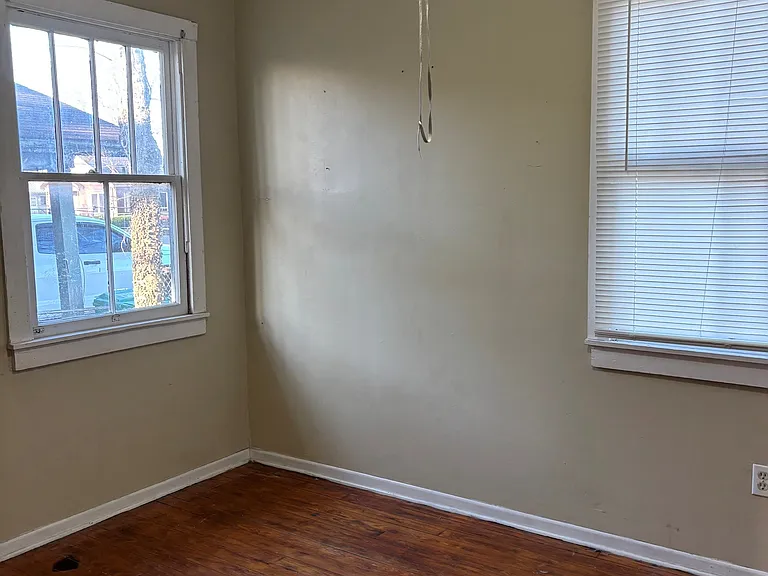 304 Carmel Dr — Photo 8