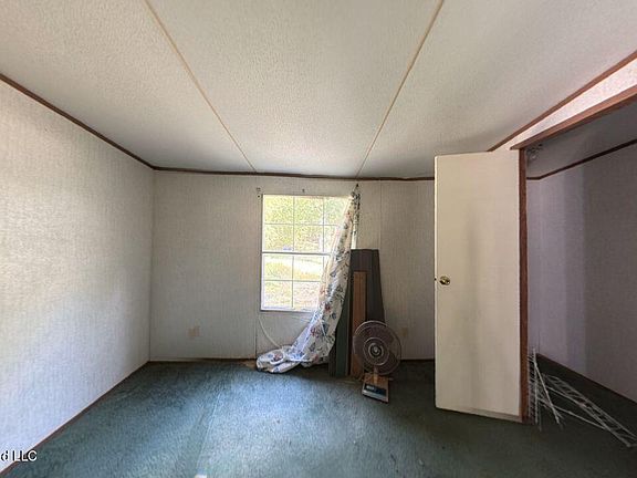 4th image of 2618 Maclean Rd
