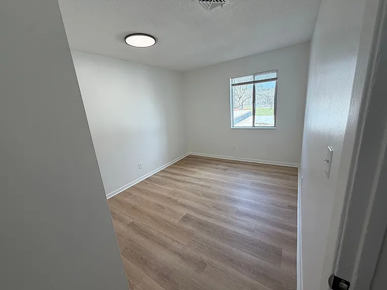 2101 Ottawa St — Photo 131