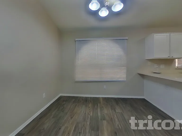 8961 W Kathleen Rd — Photo 5