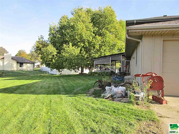4th image of 120 Oakmont Dr