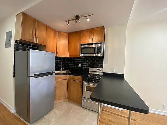 2nd image of 204 W 14th St APT 5H