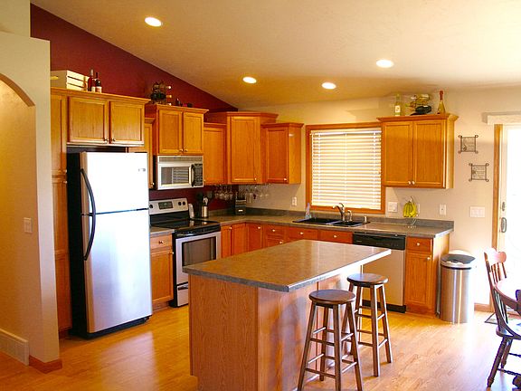 3rd image of 601 Field Crest Ln