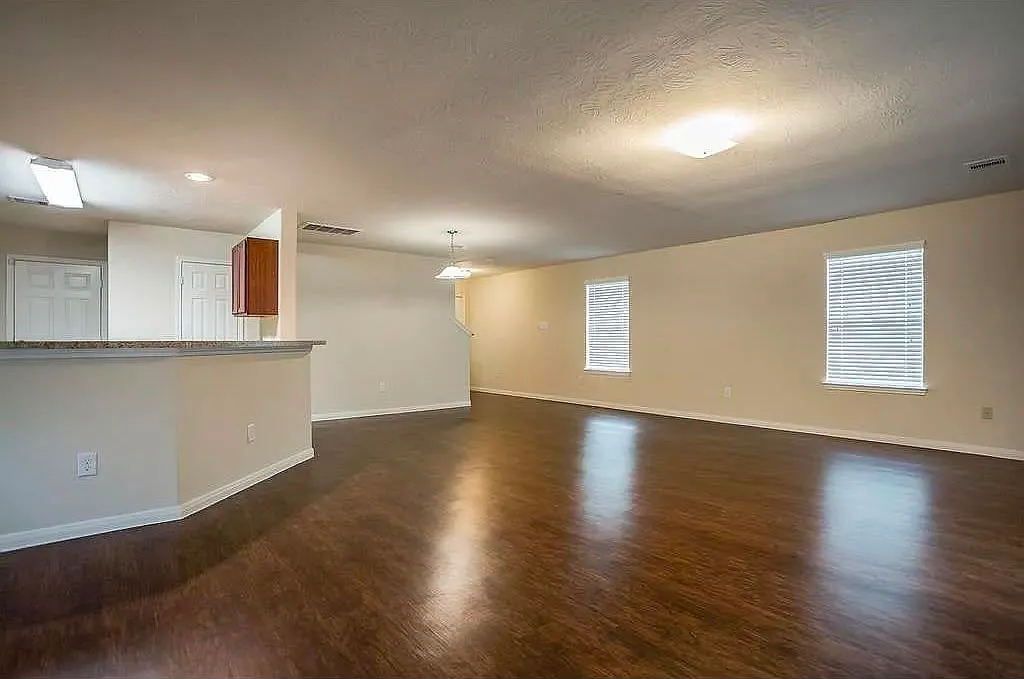 3 bed, 1828 sqft, $1,455 — Photo 1
