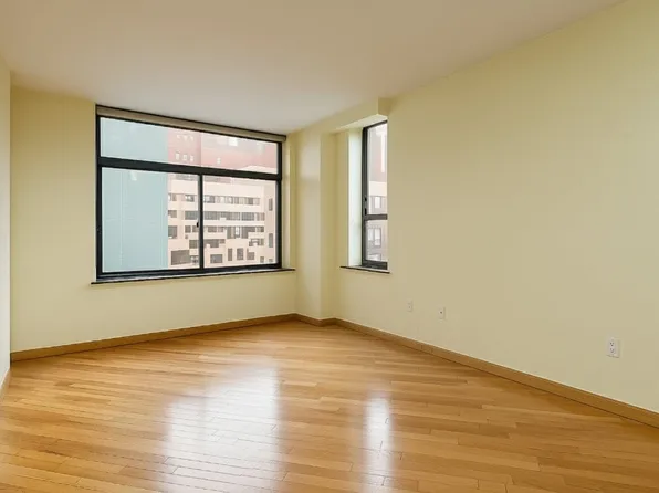 303 East 43rd Street image 9 of 14