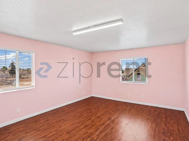 2123 E 25th St — Photo 22
