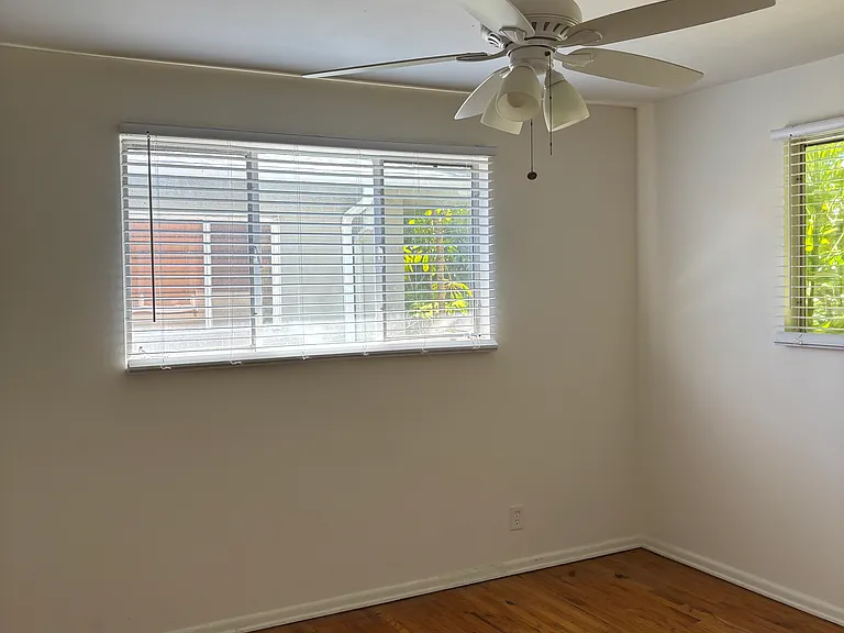 3208 S Barrington Ave #G — Photo 7