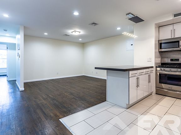 3rd image of 14-27 Astoria Blvd #2A