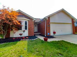 21073 Briarwood St, Brownstown, MI