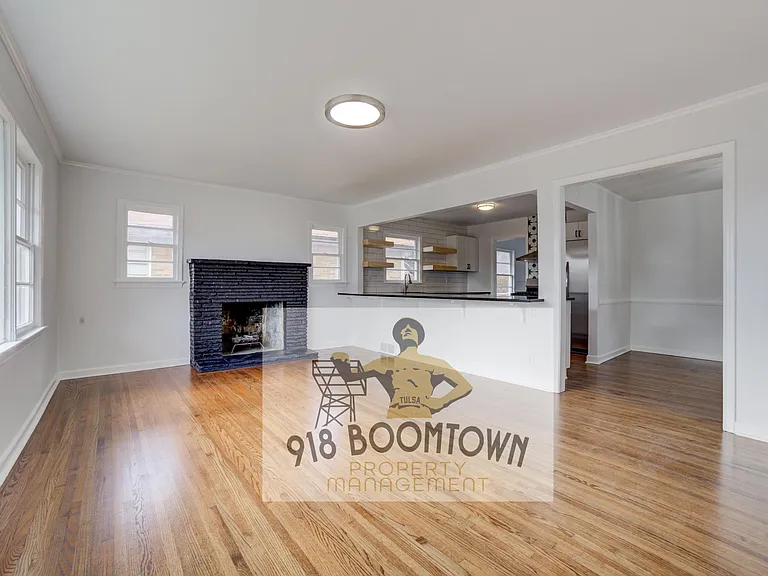 4819 E 37th Pl — Photo 2