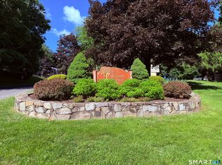 83 Chestnut St APT D, Bethel, CT 06801