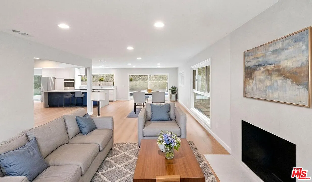 4 bed, 3.0 bath, 2508 sqft, $7,699 — Photo 3