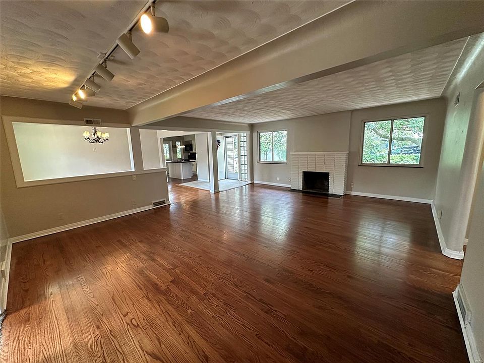 1st image of 9404 Parklind Dr