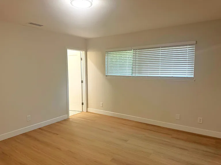 4950 Hancock St — Photo 17