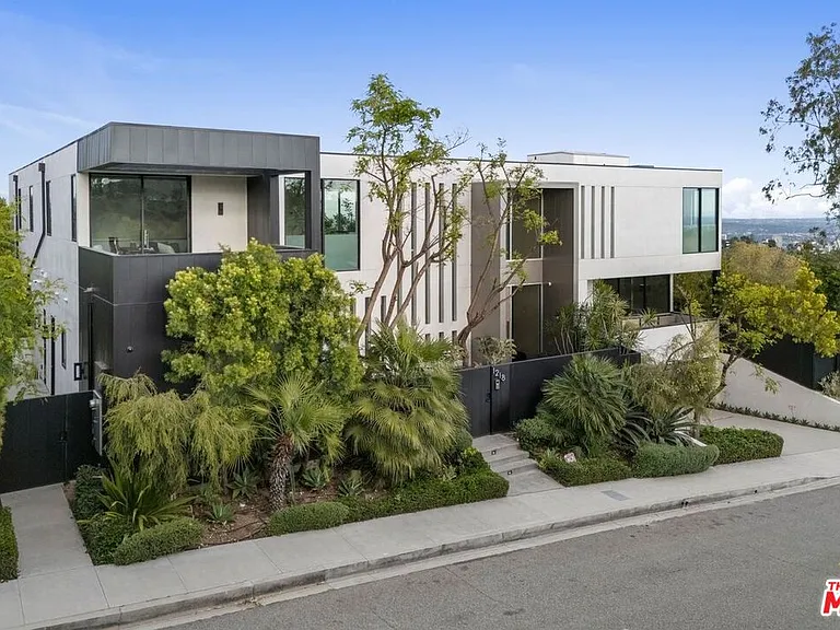 1218 Roberto Ln — Photo 7