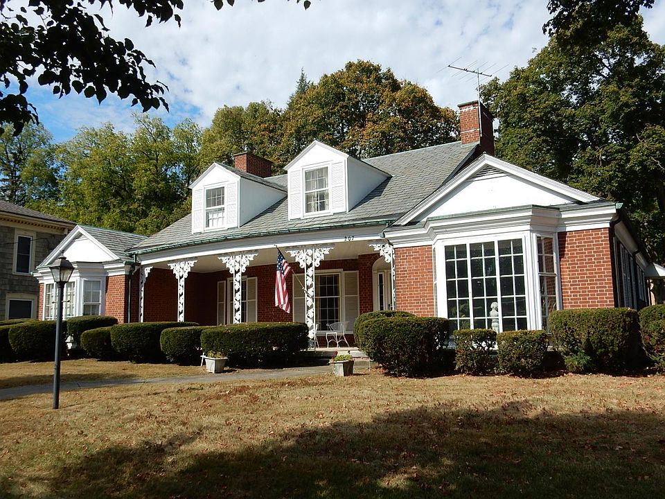 1st image of 207 E Vine St