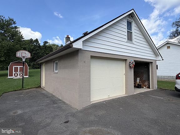 3rd image of 14917 Lone Oak Rd