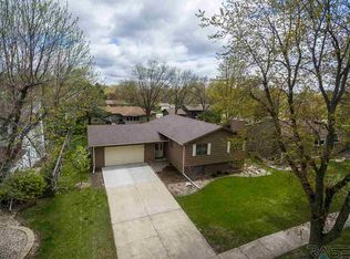 4504 S Ash Grove Ave, Sioux Falls, SD 57103