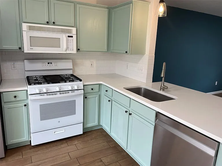 11901 Swearingen Dr #115 — Photo 6