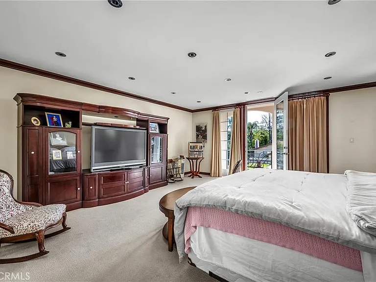18423 Linnet St — Photo 26