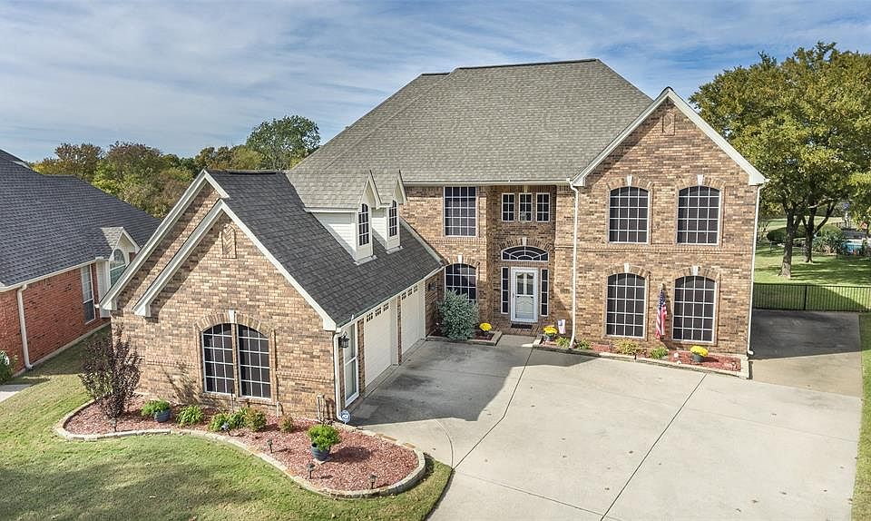 1st image of 2744 Brookside Ln