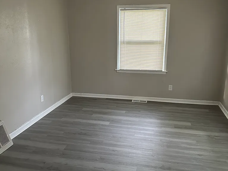 10185 Winkler Dr — Photo 14