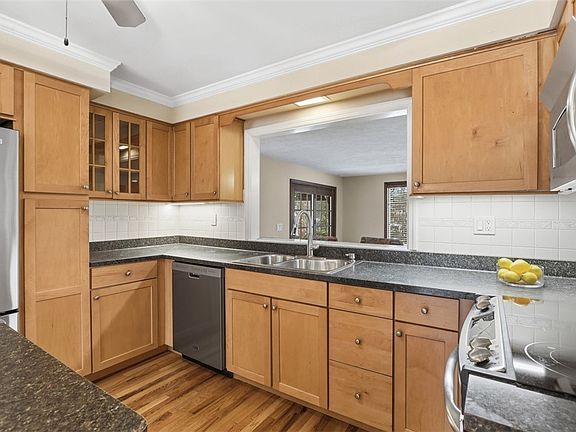 5th image of 3351 Elmdale Dr