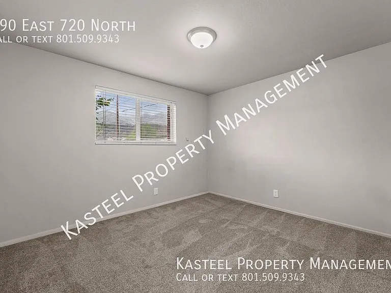 390 E 720 N — Photo 12