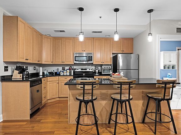 3rd image of 6 S Strawberry St APT 10