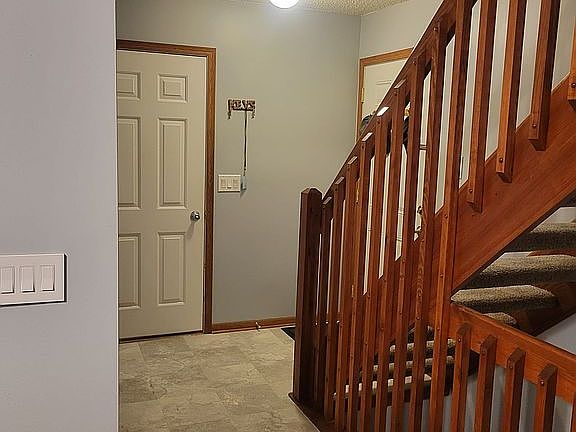 4th image of 165 Hawkins Ln #8B