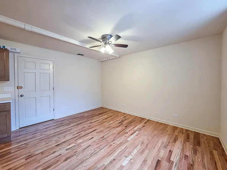 1101 W Roscoe St #7 — Photo 2