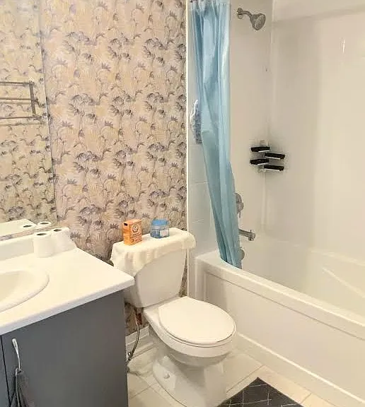 1762 A Lawrence Ave W #1 — Photo 4