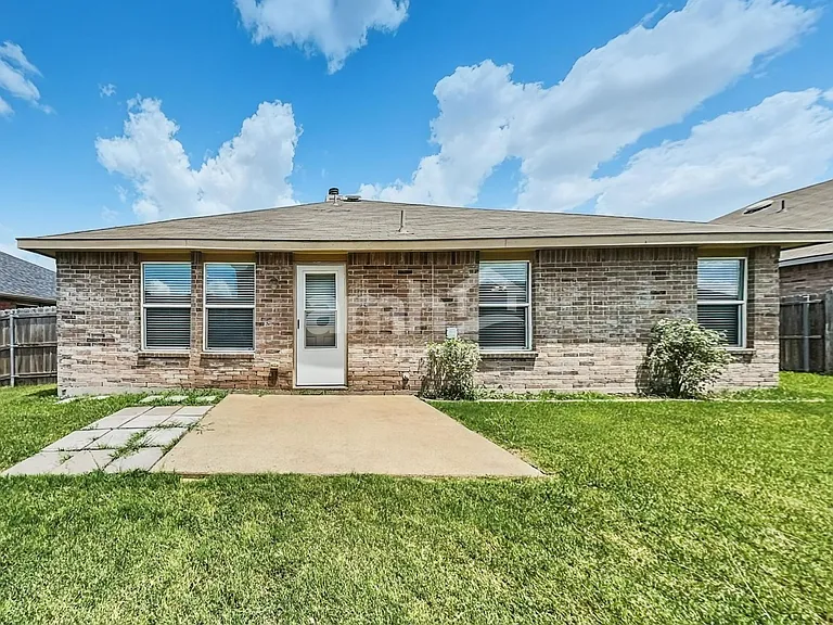 301 Azalea Dr — Photo 16
