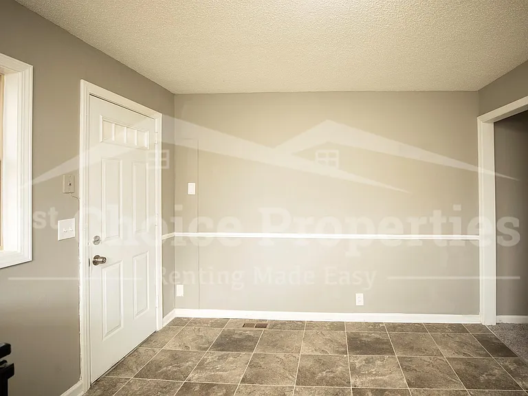 6051 Willow Cir — Photo 8