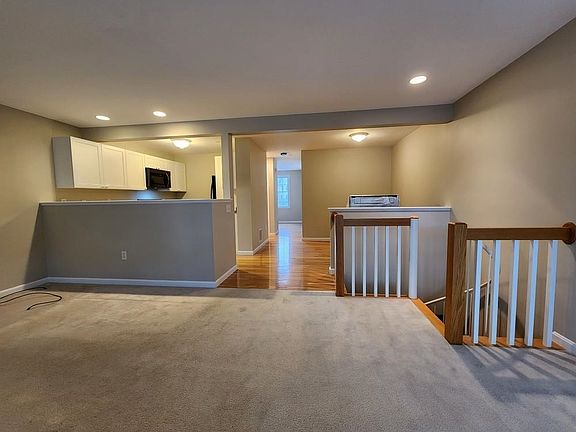 4th image of 84 Barrington Ave