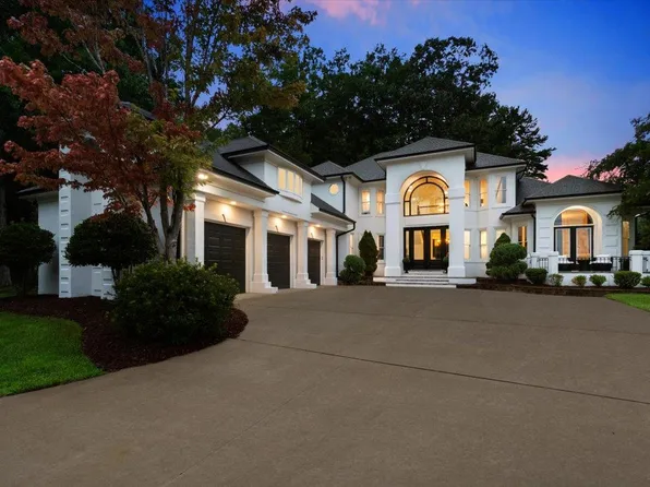 1337 Whispering Oaks Cir, Matthews, NC 28104